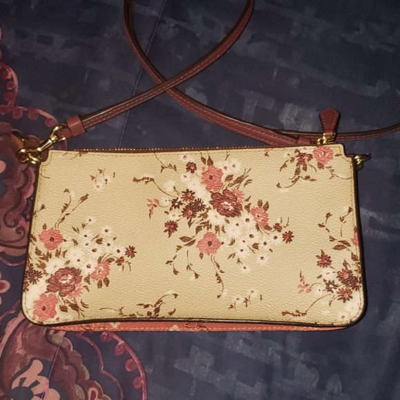 A brand new coach cross body wallet - Picture 2 of 5